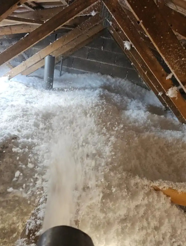 Isolation par insufflation de combles