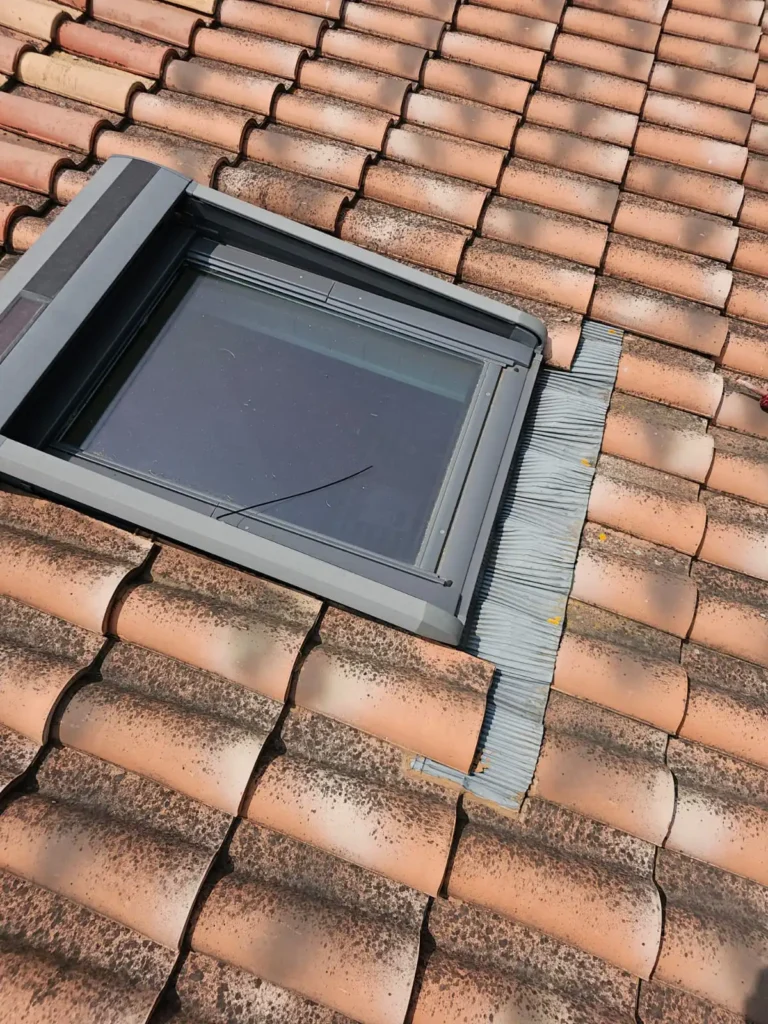 pose de velux par Isol toiture 83